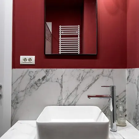 Refined & Spacious 3-bedroom Flat Near Cismigiu, Balcony With Boulevard Views Bucharest