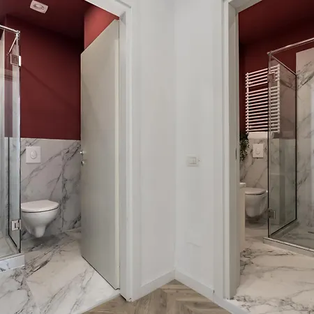 Refined & Spacious 3-bedroom Flat Near Cismigiu, Balcony With Boulevard Views Apartment Bucharest