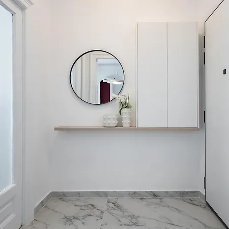 Refined & Spacious 3-bedroom Flat Near Cismigiu, Balcony With Boulevard Views Bucharest
