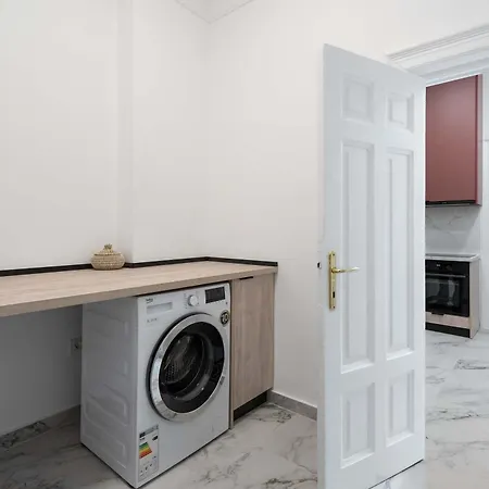 Refined & Spacious 3-bedroom Flat Near Cismigiu, Balcony With Boulevard Views Bucharest