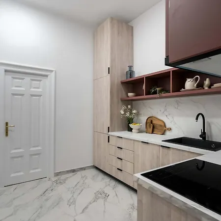 Refined & Spacious 3-bedroom Flat Near Cismigiu, Balcony With Boulevard Views Bucharest