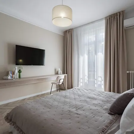 Apartment Refined & Spacious 3-bedroom Flat Near Cismigiu, Balcony With Boulevard Views Bucharest