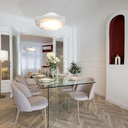 Refined & Spacious 3-bedroom Flat Near Cismigiu, Balcony With Boulevard Views *