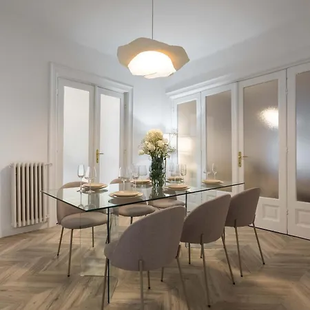 Refined & Spacious 3-bedroom Flat Near Cismigiu, Balcony With Boulevard Views Apartment