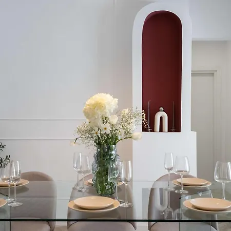 Refined & Spacious 3-bedroom Flat Near Cismigiu, Balcony With Boulevard Views