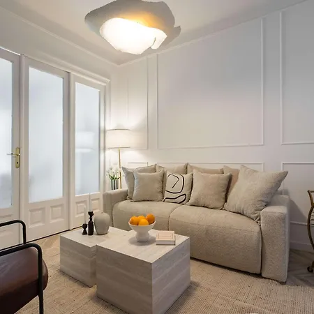 Refined & Spacious 3-bedroom Flat Near Cismigiu, Balcony With Boulevard Views Apartment