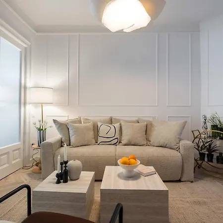 Apartment Elegant 3br Retreat - Steps Away Cismigiu Gardens
