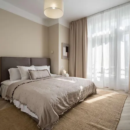 Apartment Elegant 3br Retreat - Steps Away Cismigiu Gardens *