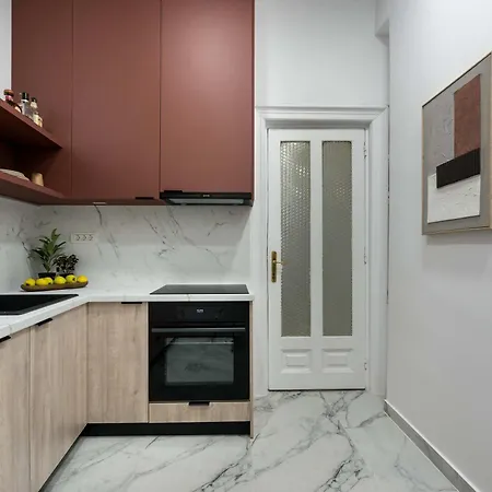 Refined & Spacious 3-bedroom Flat Near Cismigiu, Balcony With Boulevard Views * ブカレスト