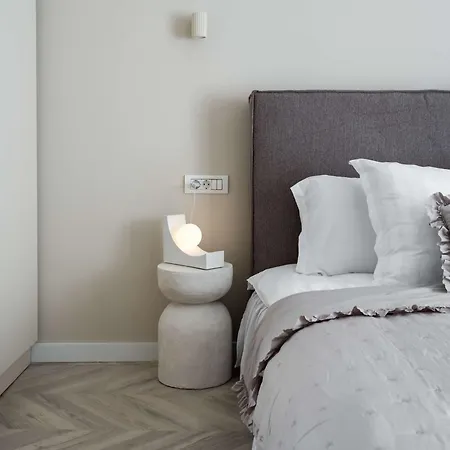 Elegant 3br Retreat - Steps Away Cismigiu Gardens Apartment