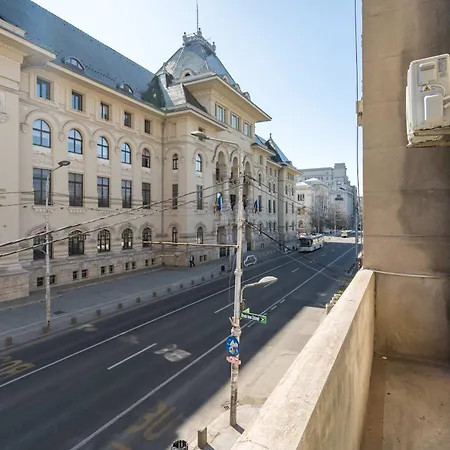 Refined & Spacious 3-bedroom Flat Near Cismigiu, Balcony With Boulevard Views *