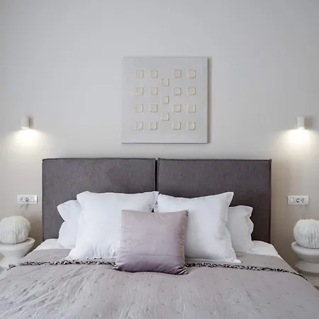 Refined & Spacious 3-bedroom Flat Near Cismigiu, Balcony With Boulevard Views *